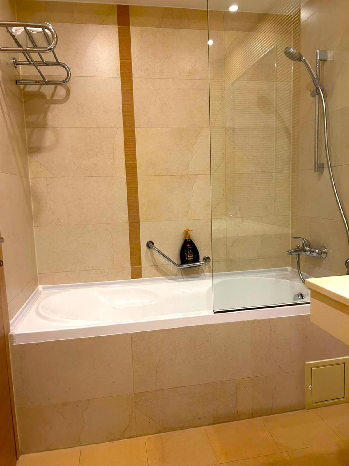 Yamaluxe Apartments - Silent & Warm With Many Facilities Bukarest Kültér fotó